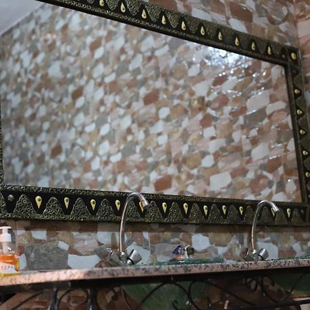 Dar Ilyana Hotel Ait Tiourhza Bagian luar foto