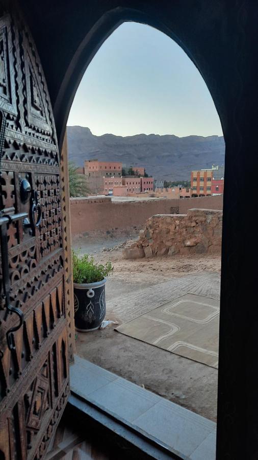 Dar Ilyana Hotel Ait Tiourhza Bagian luar foto