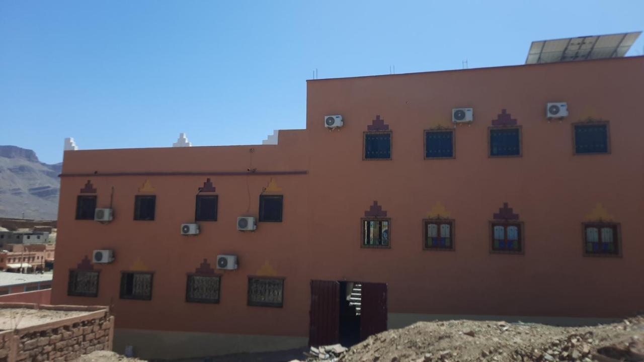 Dar Ilyana Hotel Ait Tiourhza Bagian luar foto