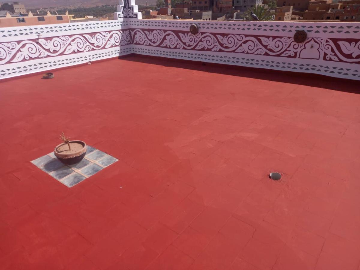 Dar Ilyana Hotel Ait Tiourhza Bagian luar foto