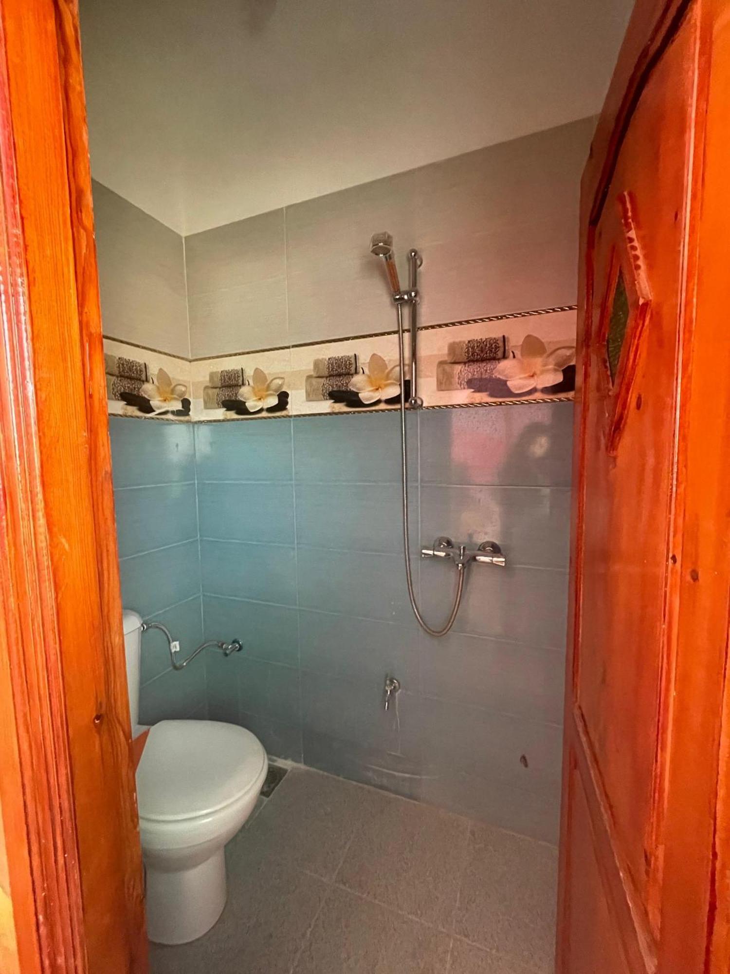 Dar Ilyana Hotel Ait Tiourhza Bagian luar foto