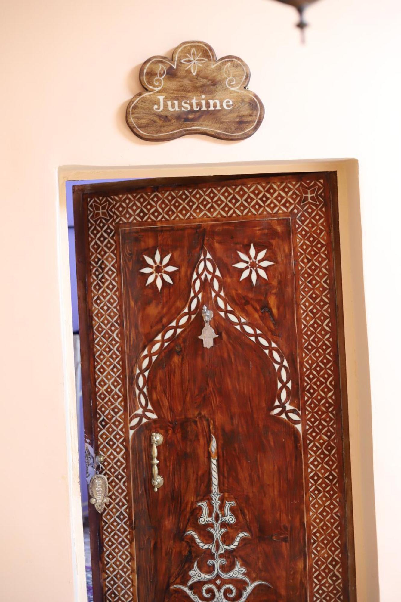Dar Ilyana Hotel Ait Tiourhza Bagian luar foto