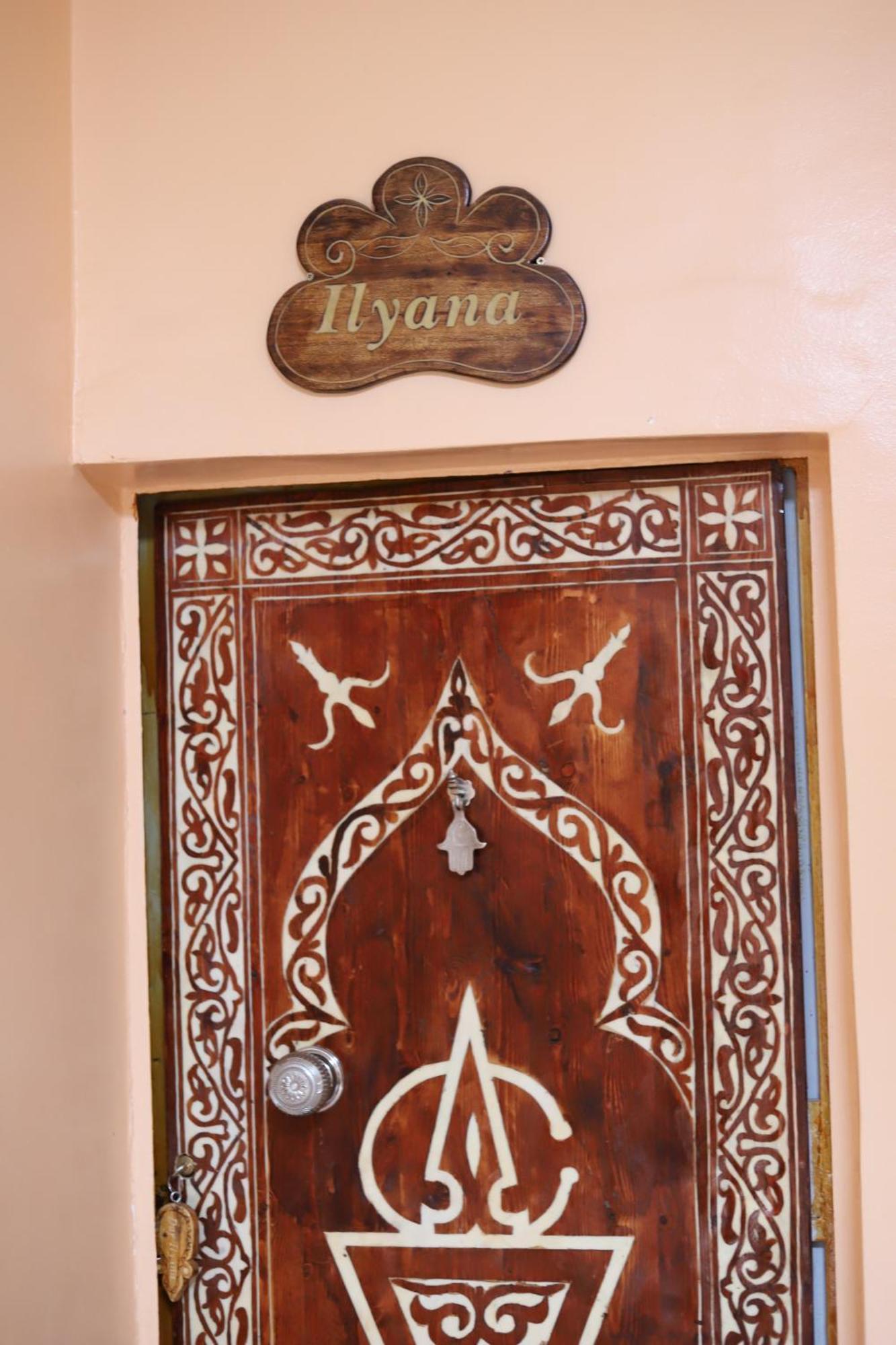 Dar Ilyana Hotel Ait Tiourhza Bagian luar foto