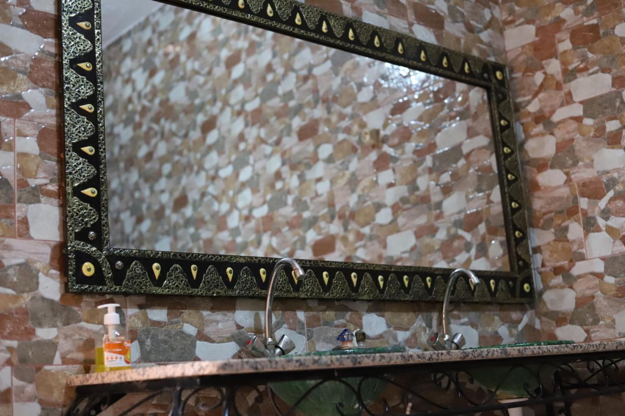 Dar Ilyana Hotel Ait Tiourhza Bagian luar foto
