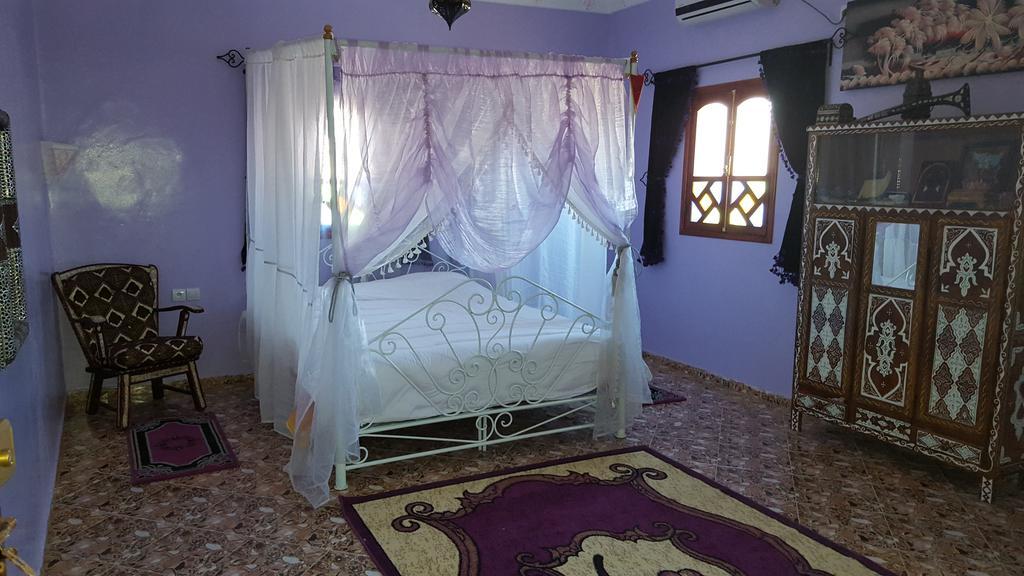 Dar Ilyana Hotel Ait Tiourhza Bagian luar foto