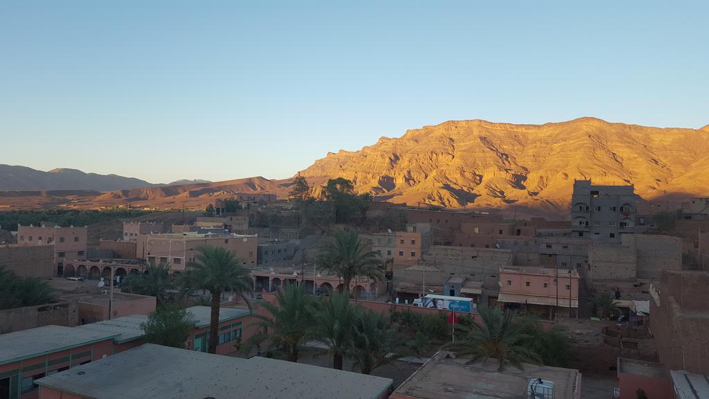 Dar Ilyana Hotel Ait Tiourhza Bagian luar foto