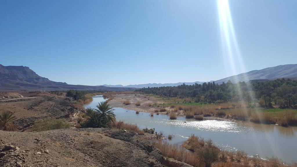 Dar Ilyana Hotel Ait Tiourhza Bagian luar foto